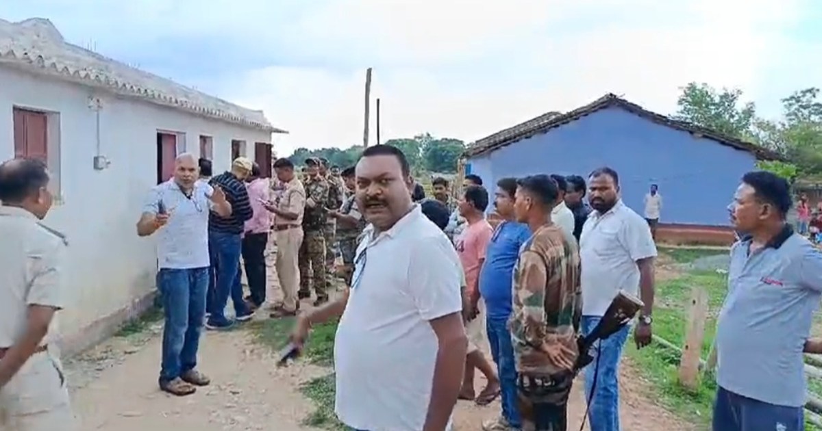 Sale of fake liquor from a licensed shop busted in Jharkhand