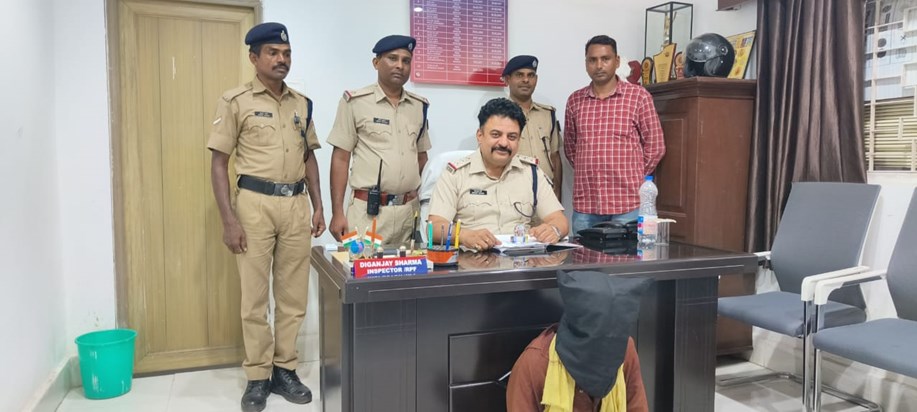 RPF Thief Arresting 