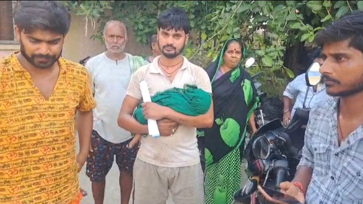 The family reached Patna CM House with the dead body of the The family reached Patna CM House with the dead body of the
