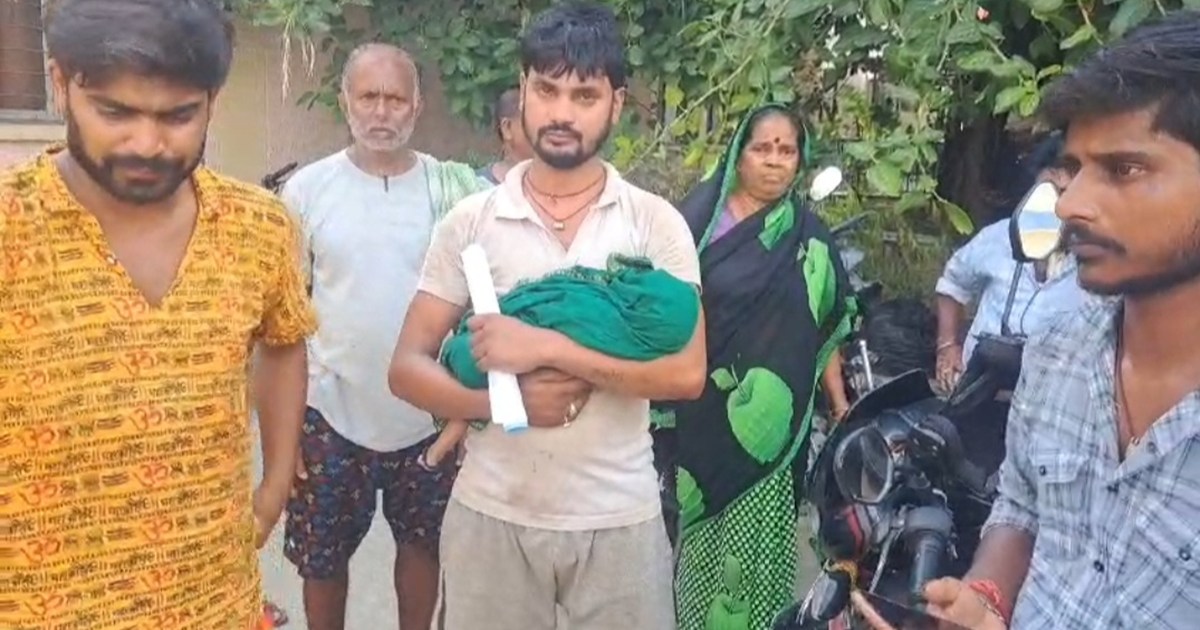 The family reached Patna CM House with the dead body of the 