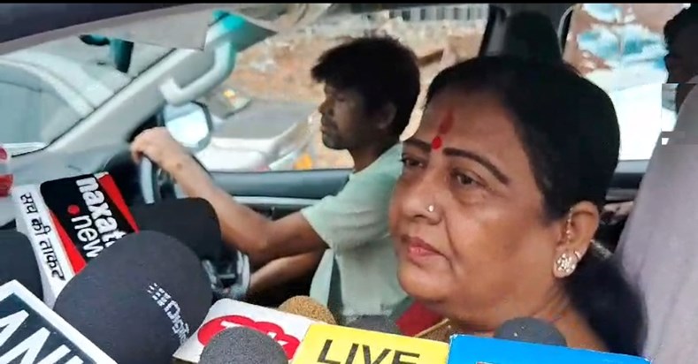 Ljpr sansd vina devi ka byan purane pool gir rhe hai Ljpr sansd vina devi ka byan purane pool gir rhe hai
