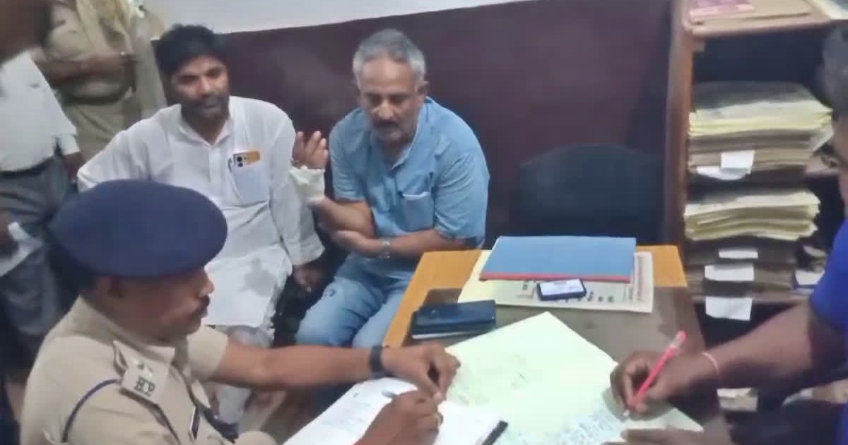 Professor sahab was going to his in-laws house and criminals