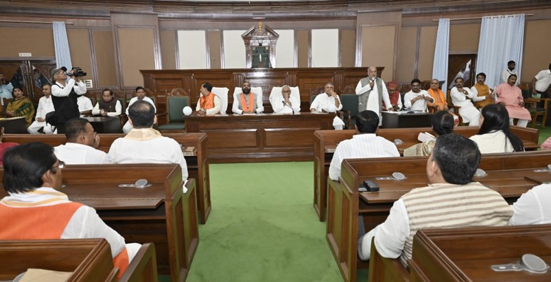 Mansun satr ko lekr nda vidhayk dal ki baithk Mansun satr ko lekr nda vidhayk dal ki baithk