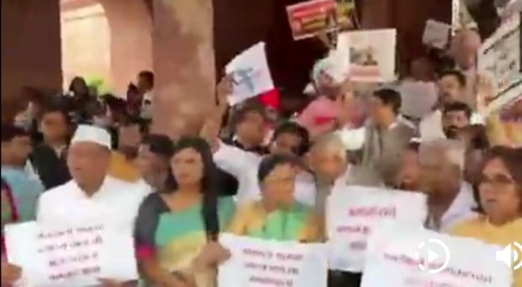 India Alliance MPs protested against the Union Budget in the India Alliance MPs protested against the Union Budget in the