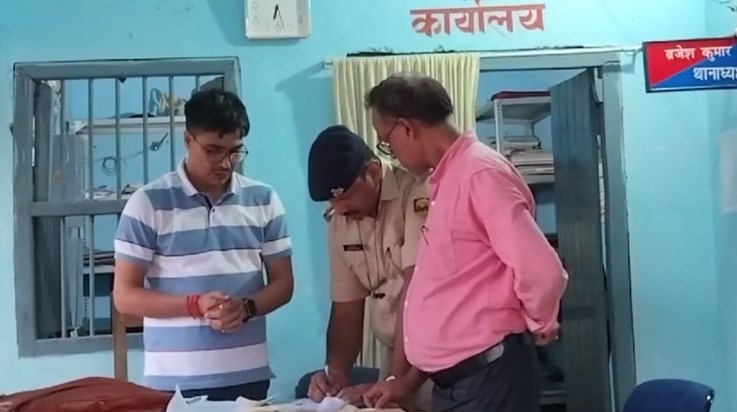 Vigilance recovered jewellery worth Rs. 2.5 lakh and Rs. 5 l Vigilance recovered jewellery worth Rs. 2.5 lakh and Rs. 5 l