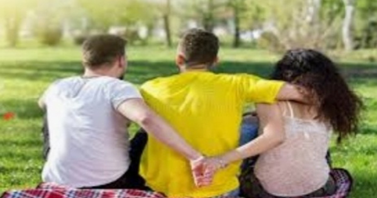 The woman was rejected by both her husband and lover, she ap