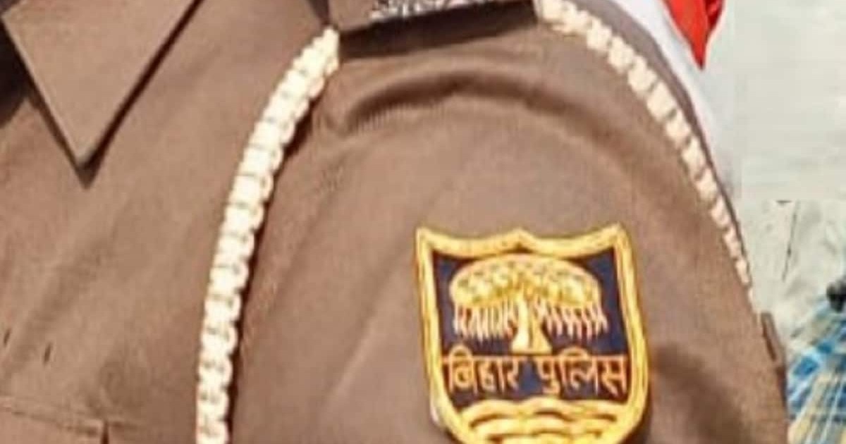 A policeman was having sex with a stranger woman, then the c