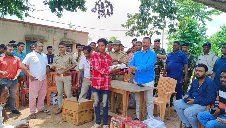 Jharkhand minister gives tips to villagers to drive away ele Jharkhand minister gives tips to villagers to drive away ele