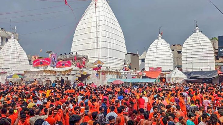 Two Lakhs Kanwariya in Deoghar Temple 