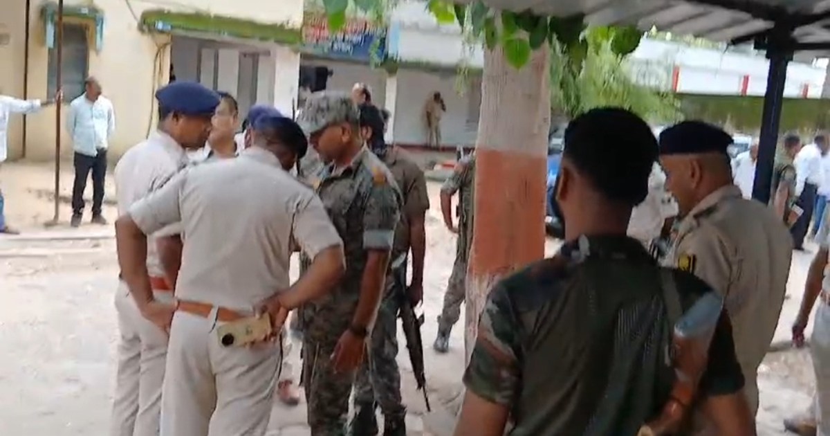 Firing in Sherghatti court, prisoner and policeman shot