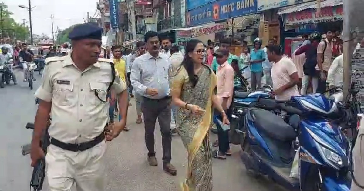 Action by female DM in Jehanabad, challan issued for traffic