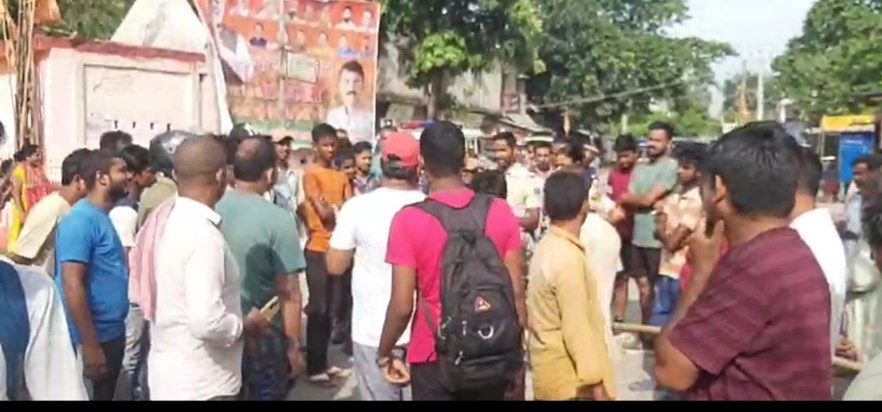 People of Purnia blocked the road against power cut