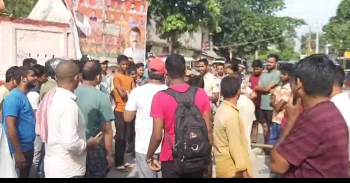 People of Purnia blocked the road against power cut