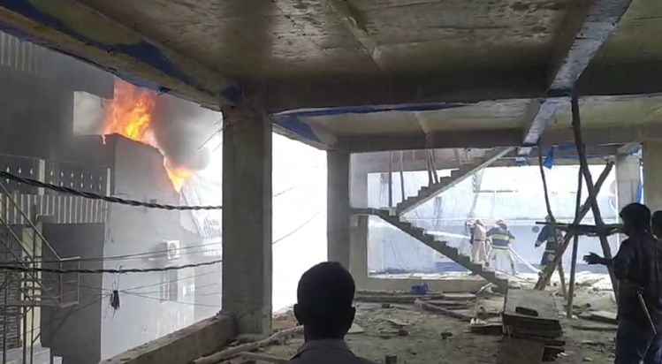 A huge fire broke out in Hyundai showroom in Patna