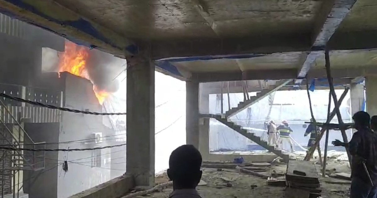 A huge fire broke out in Hyundai showroom in Patna