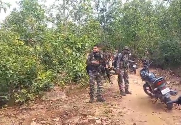 Naxalite conspiracy against Gumla police failed, 35 cane bom Naxalite conspiracy against Gumla police failed, 35 cane bom