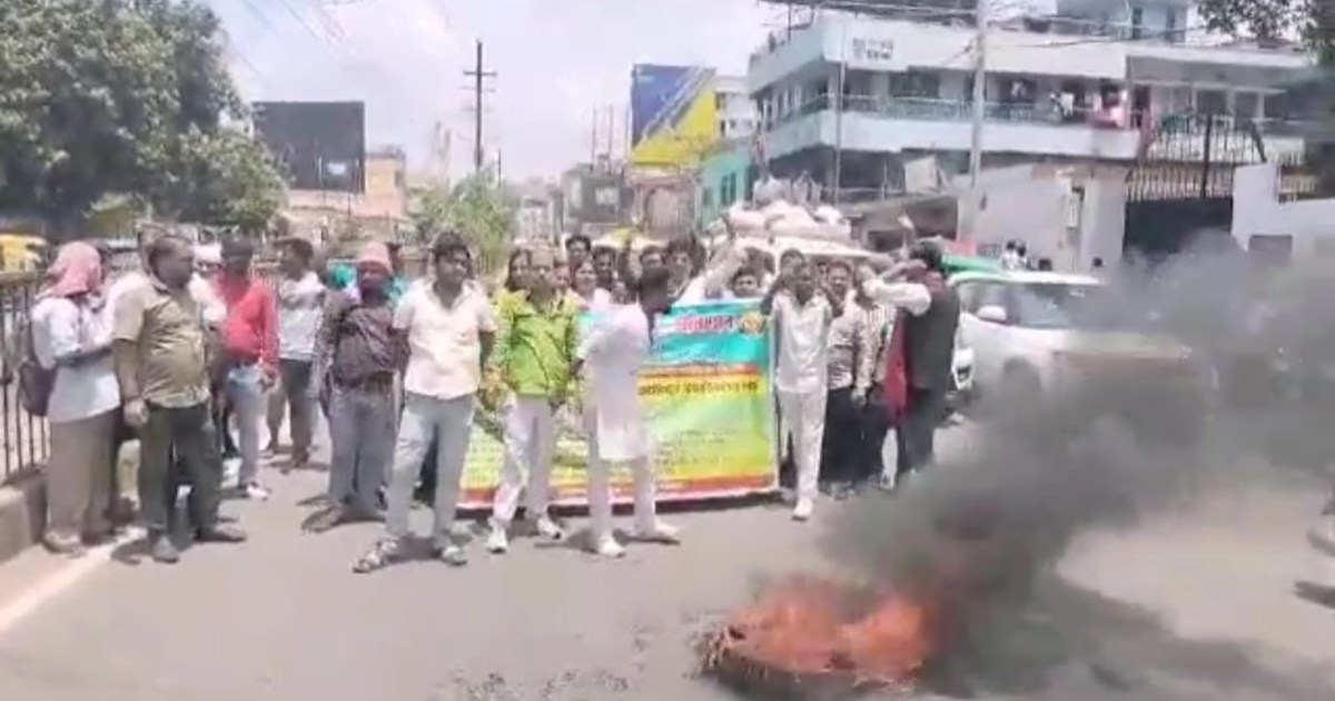 Trend laibreriyn ne kiya rod jam