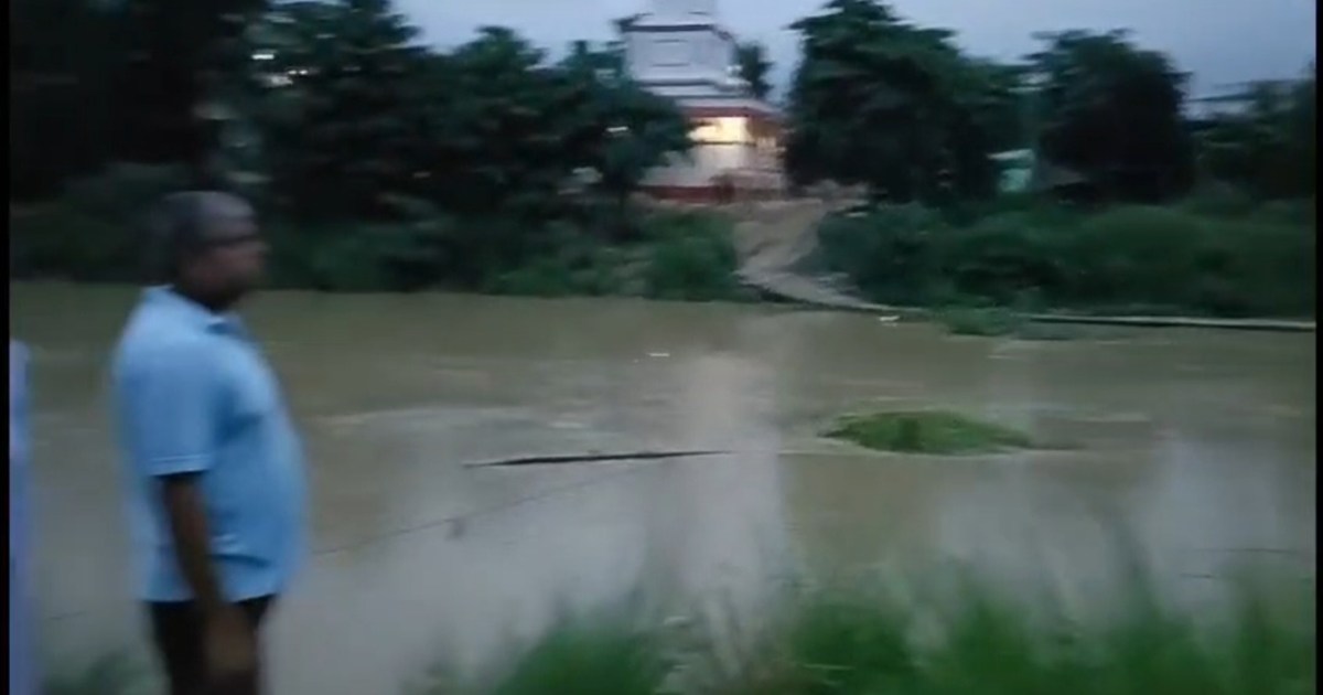 Chachari bridge in Darbhanga broke and flowed into the river