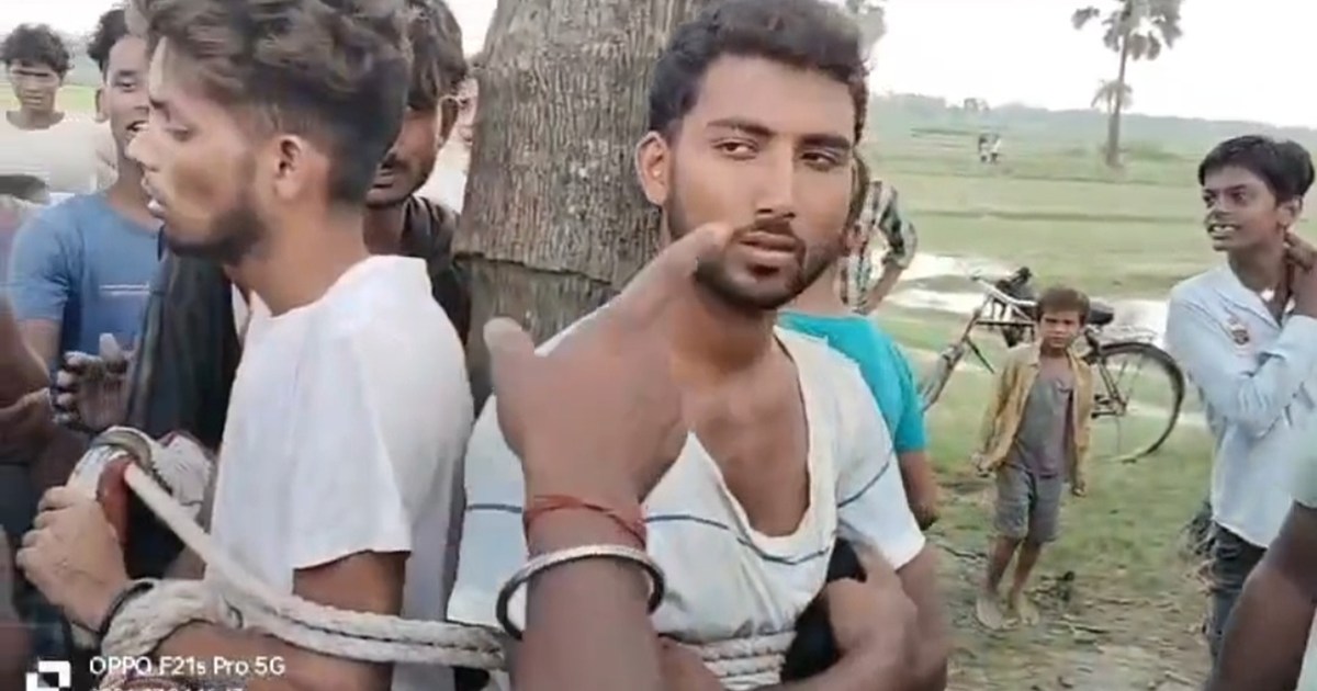 Villagers caught the criminals who were running away after l