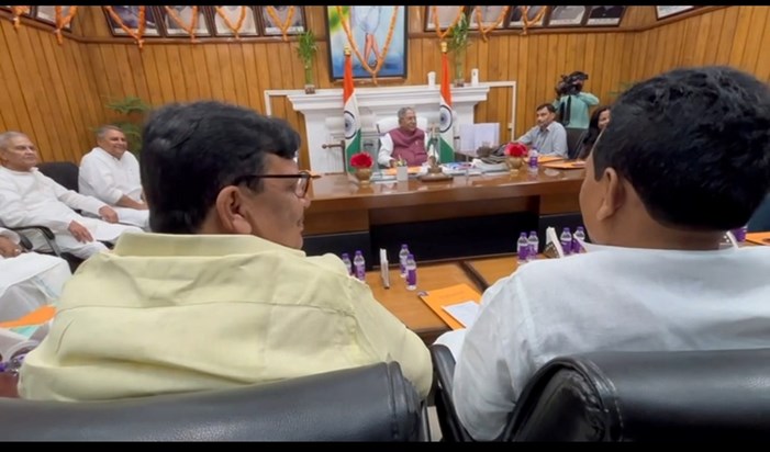 Bihar vidhansbha me sarvdliy baithk hui Bihar vidhansbha me sarvdliy baithk hui