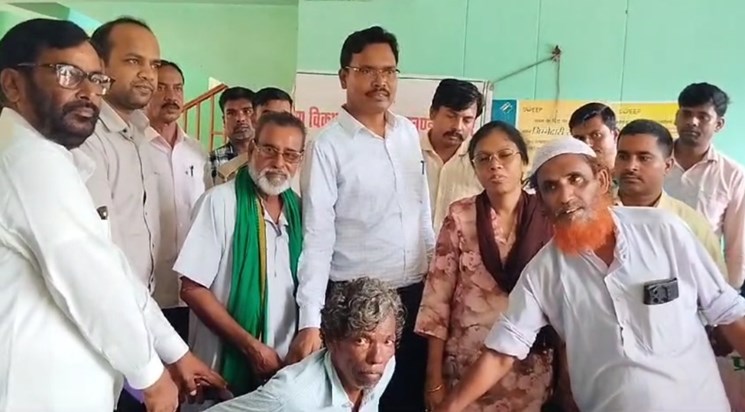 People got immediate benefits in a special camp in Jamtara