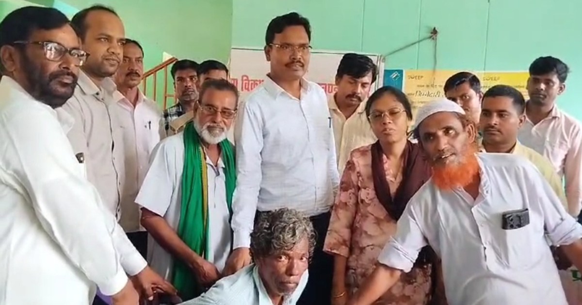 People got immediate benefits in a special camp in Jamtara