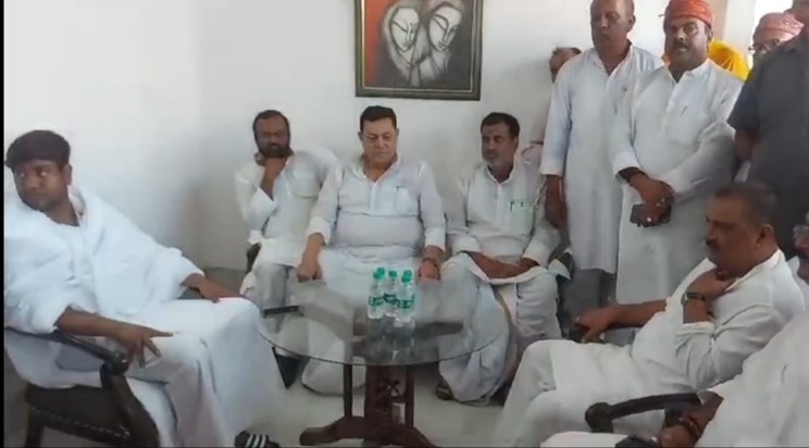 JDU leader Sanjay Jha met Mukesh Sahni, made a big announcem JDU leader Sanjay Jha met Mukesh Sahni, made a big announcem