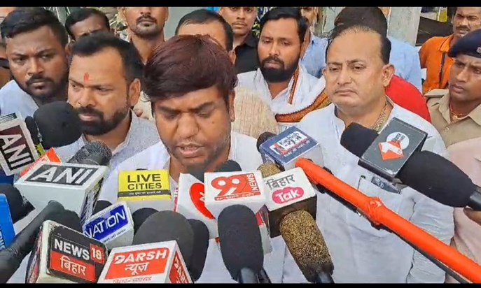 Mukesh sahni apne pita ki htya pr srkar se guhar