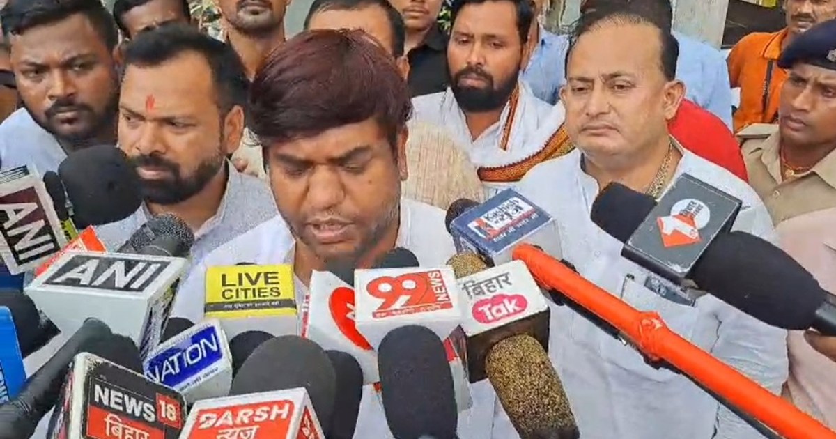 Mukesh sahni apne pita ki htya pr srkar se guhar