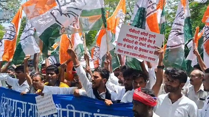 Aarakashn ki mang