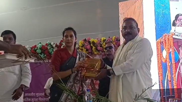 Samajik Suraksha Pension me vriddhi ko lekar Town Hall me bh