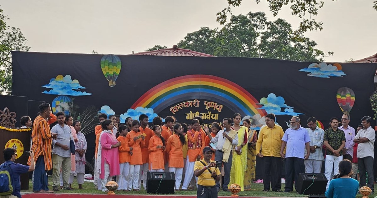 Bal kalakaron ne 'Gopi Gawaiya Bagha Bajaiya' natak ka manch