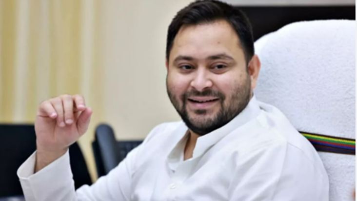 Tejaswi Yadav ne kinnaron ko kiya khush, Rabri Awaas se baha