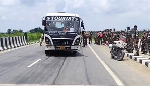 SSB jawanon se bhari bus mein achanak lagi aag, driver ki soojh-boojh se tala bada haadsa