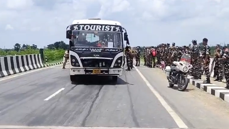 SSB jawanon se bhari bus mein achanak lagi aag, driver ki so