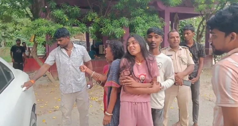 College se admit card lane gayi yuvati hui laapata, parijan College se admit card lane gayi yuvati hui laapata, parijan