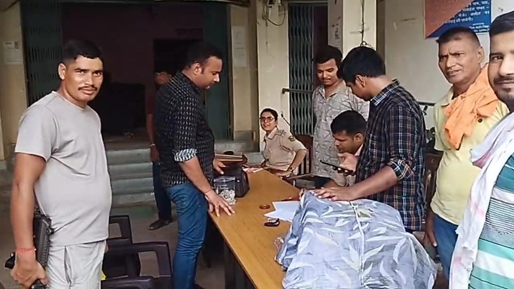 Sarkari yojna ka laabh dilane ke naam par thagi, do shatir g