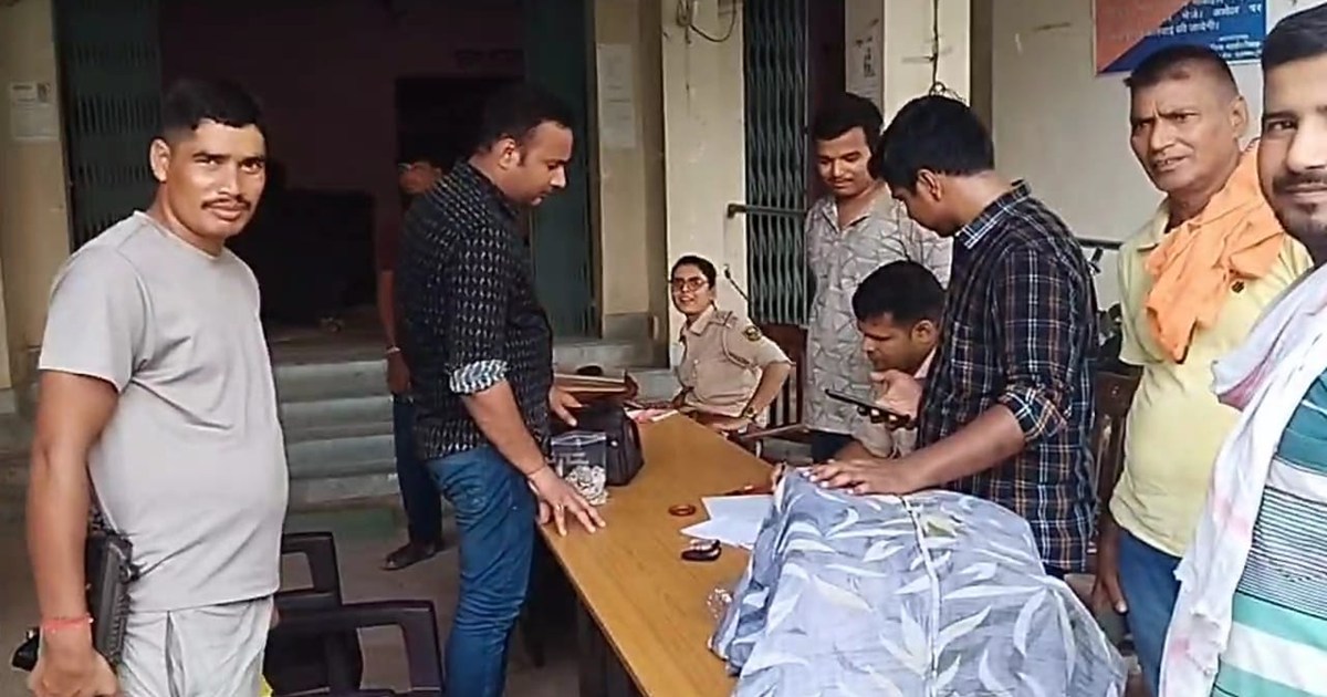 Sarkari yojna ka laabh dilane ke naam par thagi, do shatir g