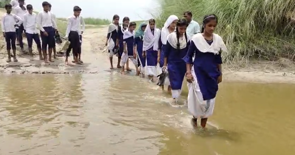 Prashasan Udasin ki Kahani : Narkatiyaganj me pul ke bina ch