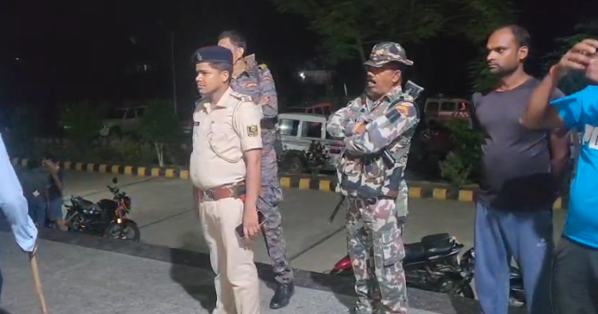 Vyakti ne tadap-tadap kar toda dam, log bane rahe mookdarsha