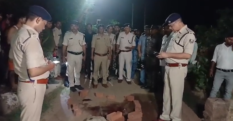 Utpaad vibhaag ki team par hamla, javaabi karyavaahi mein fi Utpaad vibhaag ki team par hamla, javaabi karyavaahi mein fi