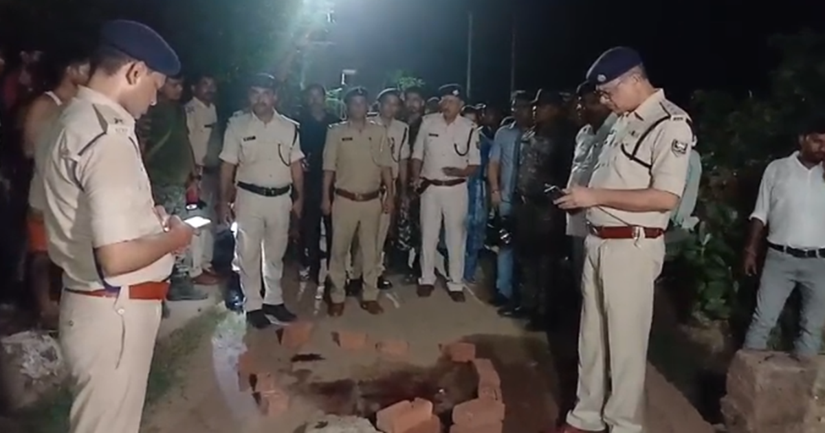 Utpaad vibhaag ki team par hamla, javaabi karyavaahi mein fi