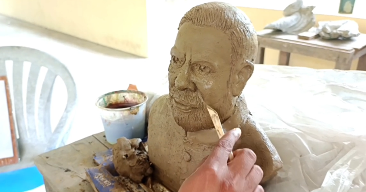 Motihari News : Sand artist Madhurendra ne kiya PM Narendra 