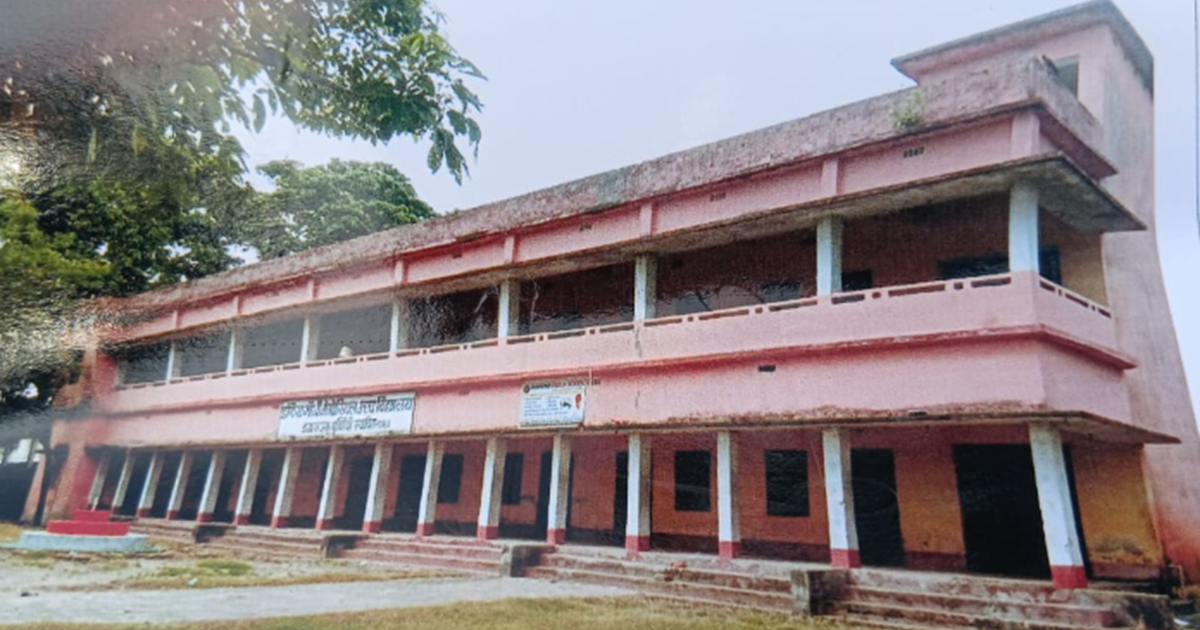 Degree college ki salon se maang, Rajyapal ke naam se jameen