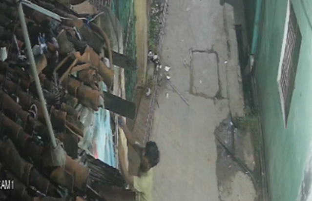 Nashe ka shauk pura karne ke liye kata pre-paid meter ka taa Nashe ka shauk pura karne ke liye kata pre-paid meter ka taa