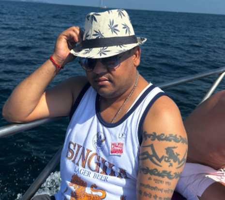 Tattoo ka lalak : Amit Soni apne sharir par gudva rahe Maham Tattoo ka lalak : Amit Soni apne sharir par gudva rahe Maham