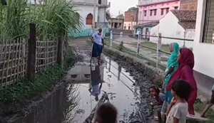 Jaljamav ko lekar graminon ne kiya pradarshan, prakhand karyalay ki gheraav karne ki taiyari...