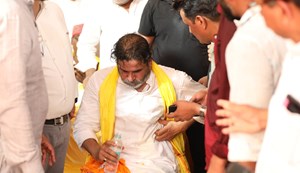 Ara me jan suraj karyakram ke dauran Prashant Kishor ghayal, seene me chot lagne ke karan aspatal me bharti.