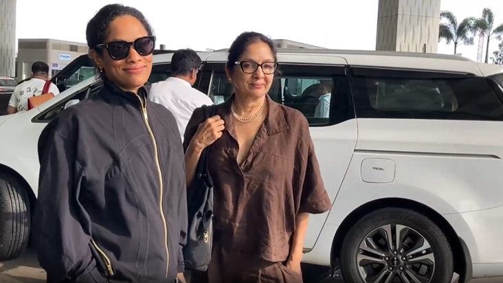 Stylish Look mein Neena Gupta ko apni beti Masaba Gupta ke s