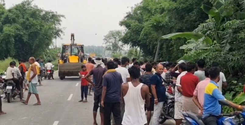 Tractor palatne se dabkar chalak ki maut, pila panja se trac Tractor palatne se dabkar chalak ki maut, pila panja se trac